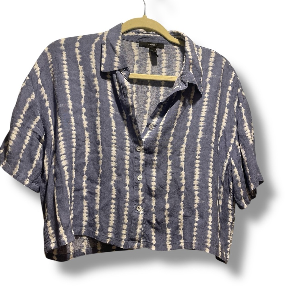Forever 21 Cropped Button Up Shirt Blue & White Size M